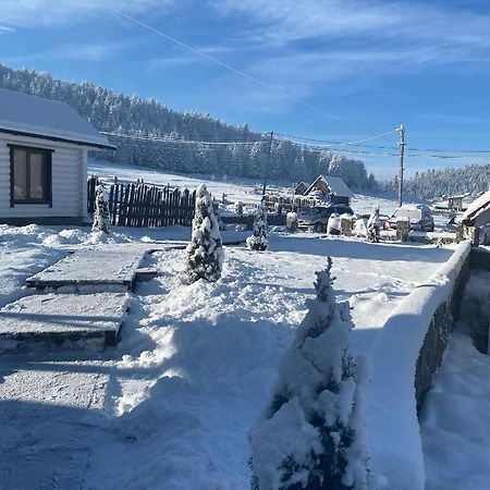 Гостьовий Дім Круасан Сімейний บูโคเวล ภายนอก รูปภาพ